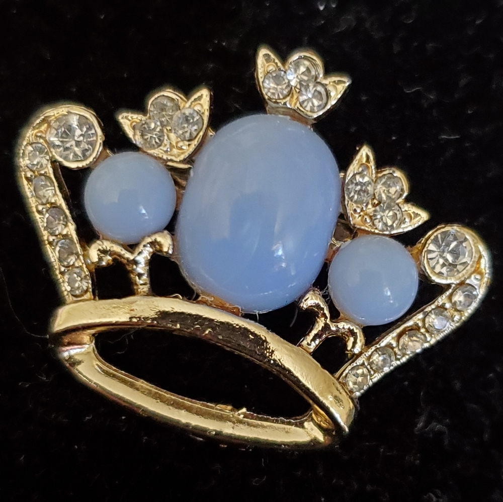 Vintage goldtone crown brooch with blue moonstone and clear rhinestones